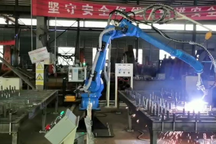 厚板专用焊接机器人——面向重载焊接场景的自动化核心工装