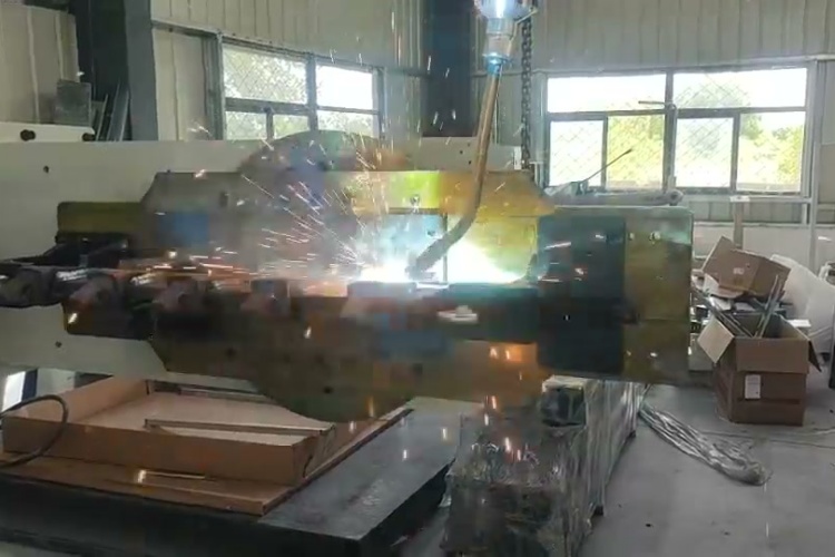 埋弧焊接机器人：自动化焊接产线的核心工装装备
